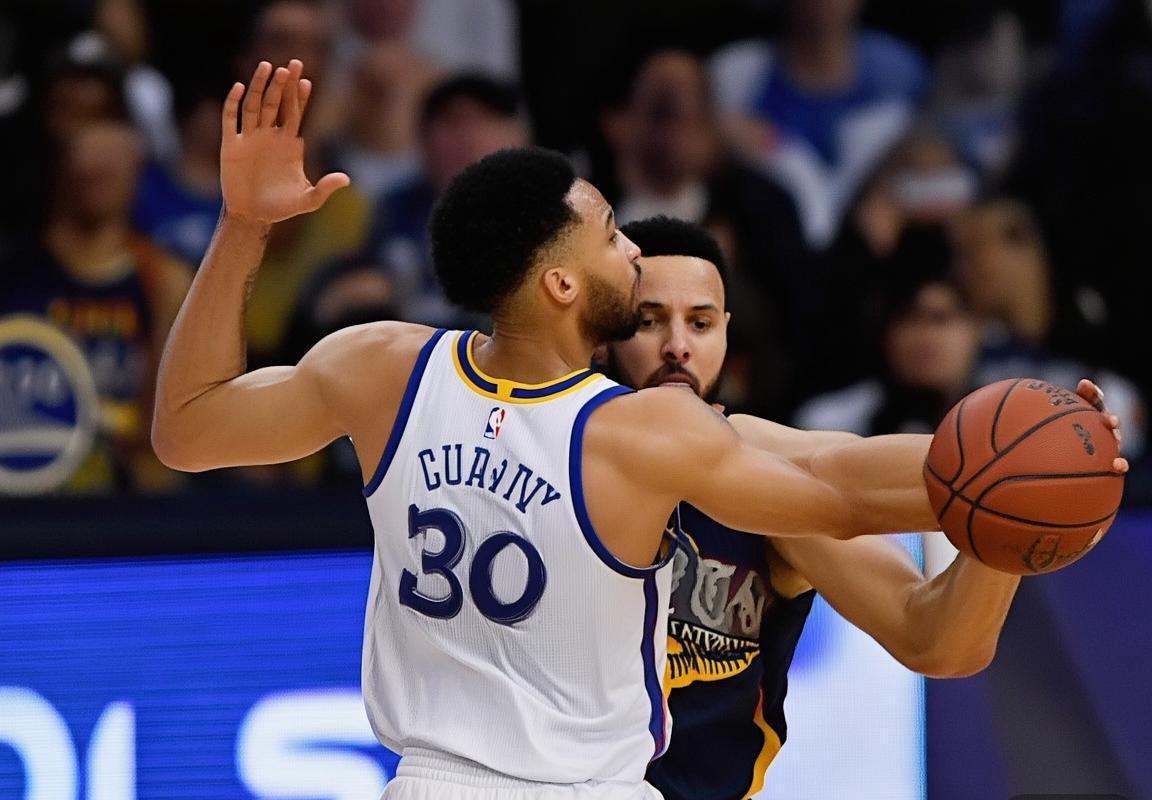 2018年NBA常规赛：勇士对鹈鹕巅峰对决精彩回顾(图2)