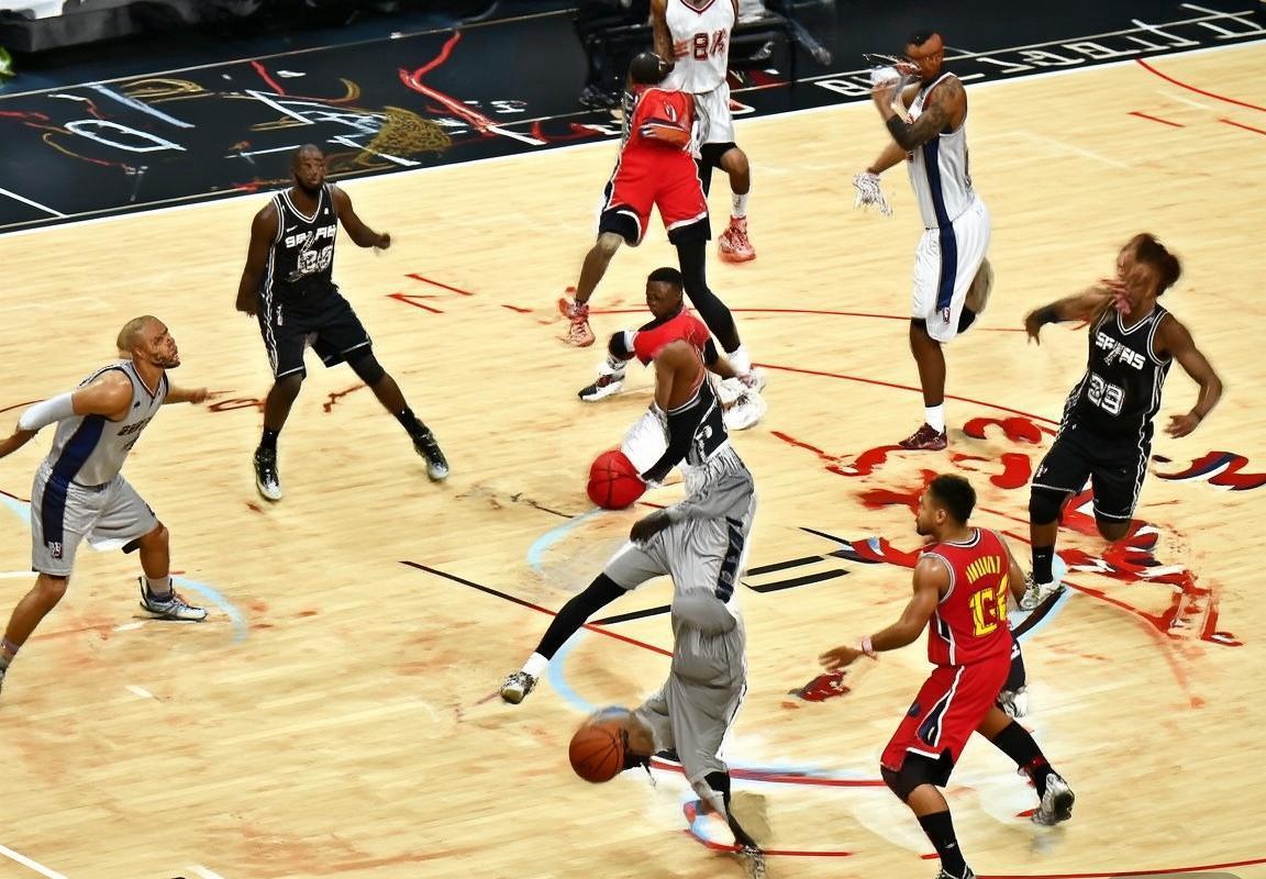 马刺老鹰NBA巅峰对决：战术智慧与精彩瞬间解析(图4)